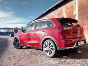 Kia Niro je dobře kamuflovaný hybrid. Nestaví své hybridní ústrojí na odiv a není to ani třeba.
