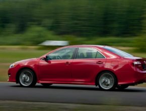 auto Toyota Camry spolehlivost