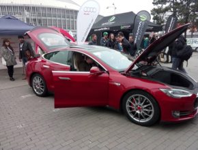 auto Amper 2017 Brno elektromobil Tesla Model S GoForFree.cz