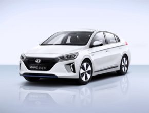 Hyundai Ioniq Plug-in nabízí to nejlepší z obou světů: elektrický dojezd až 63 kilometrů, emise 26 g/km a spotřebu 1,1 l/100 km