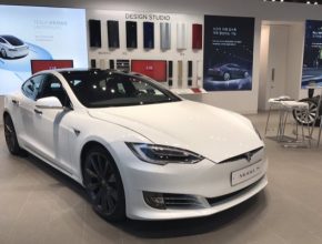 auto Tesla Model S elektromobil Jižní Korea