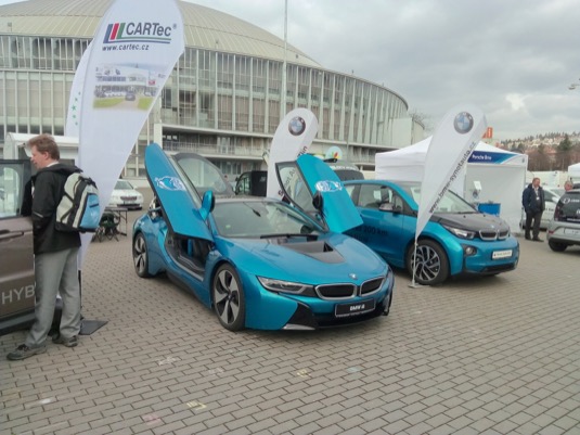Elektromobil BMW i3 a plug-in hybrid BMW i8 patří taktéž mezi oblíbené atrakce