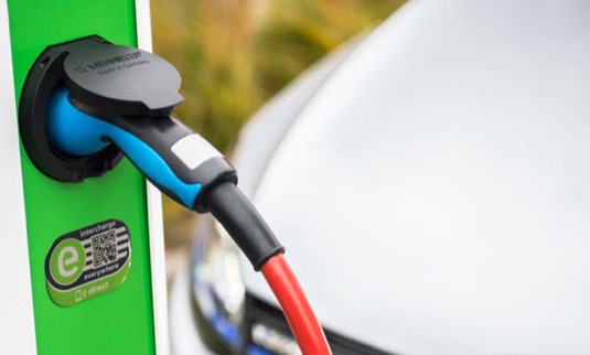 Mezinárodní roaming mezi sítěmi dobíjecích stanic je bezesporu jedním z kroků, které rozšíření elektromobility výrazně usnadní