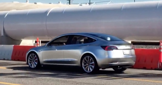 auto elektromobil Tesla Model 3 prototyp SpaceX sídlo