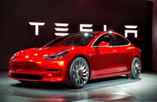 auto Tesla Model 3 představení elektromobilu