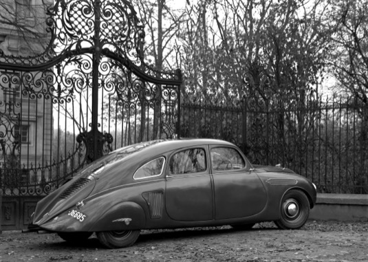 Typ ŠKODA 935 Dynamic patřil k prvním aerodynamickým prototypům značky. Vůz byl poprvé vystaven na autosalonu v Praze v roce 1935, kde budil zaslouženou pozornost svými proudnicovými tvary.
