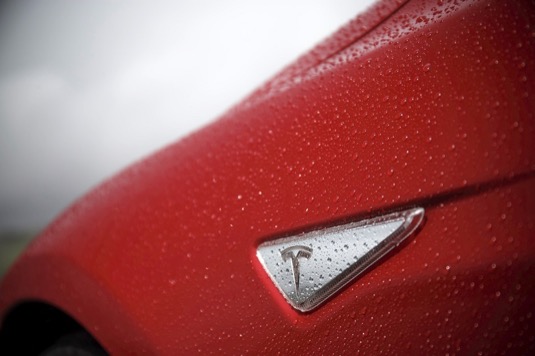 auto Tesla logo emblem