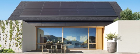 auto Tesla nové solární panely fotovoltaika Panasonic