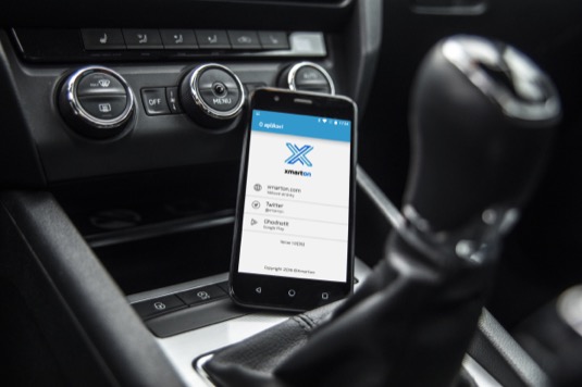 auto Xmarton umožňuje ovládat auto mobilem