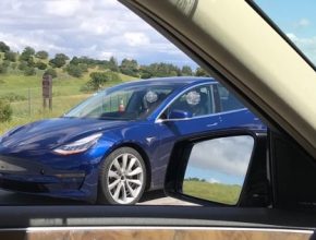 auto elektromobil Tesla Model 3