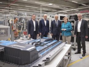 auto angela-merkelova-dieter-zetsche-daimler-accumotive-tovarna-na-baterie