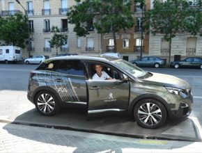 auto autonomní vůz Peugeot 3008 na French Open
