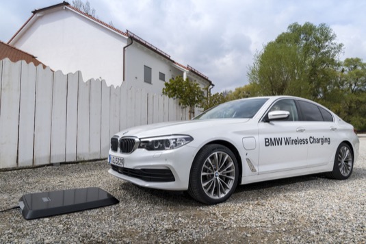 auto bezdrátová nabíječka pro plug-in hybrid BMW 530e iPerformance