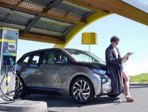 auto Fastned síť dobíjecích stanic Nizozemsko Německo