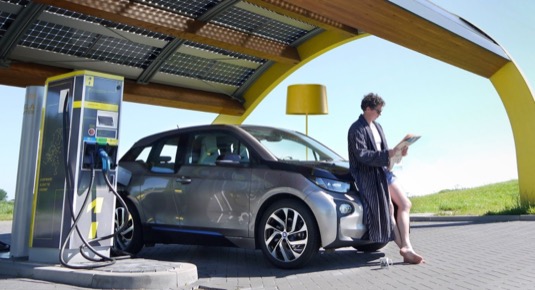 auto Fastned síť dobíjecích stanic Nizozemsko Německo