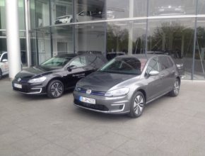 auto elektromobil Volkswagen e-Golf před