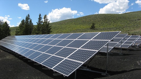 Celkový instalovaný výkon solárních zdrojů v USA přesahuje 40 tisíc megawattů.