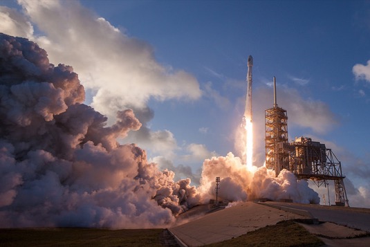 Vesmírná raketa Falcon 9 startuje na jednu ze svých misí