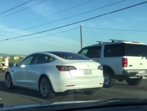 auto elektromobil Tesla Model 3