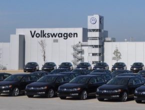 Továrna Volkswagenu v americkém městě Chattanooga. Přímo zaměstnává 3200 lidí a jde o první a jedinou automobilovou továrnu na světě s certifikátem LEED Platinum.
