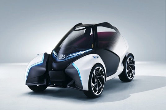 auto Toyota i-TRIL je koncept vize městské mobility automobilky Toyota pro rok 2030
