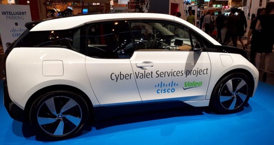 auto Valeo Cisco Cyber Valet automatické robotické parkování