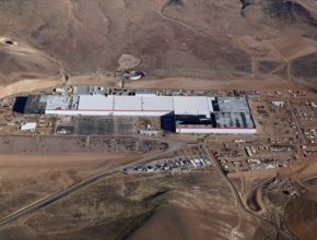auto gigatovárna Gigafactory 1 Tesla Nevada Reno letecký pohled