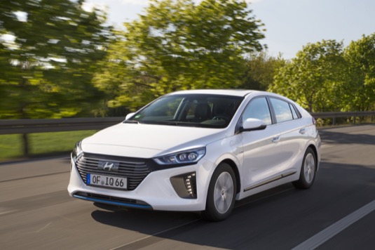 Hyundai Motor zahajuje v České republice elektrizující léto.