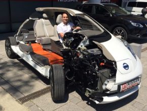auto elektromobil řez Nissan Leaf