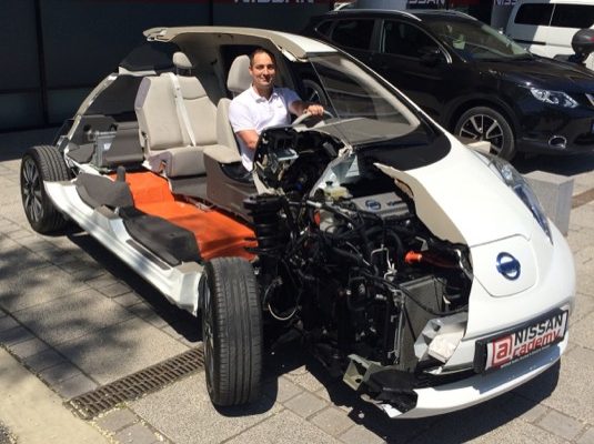auto elektromobil řez Nissan Leaf