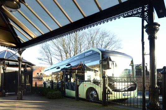 Infrastruktura OppCharge pro příležitostné nabíjení umožní celodenní nepřetržitý provoz elektrických autobusů Volvo.