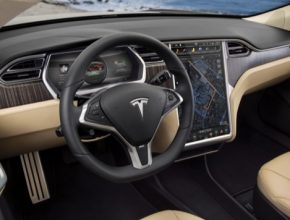 auto elektromobily Tesla Model S interier displej