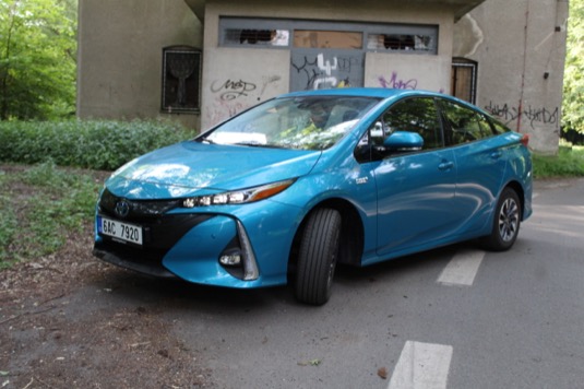 auto test Toyota Prius Plug-in Hybrid Prime