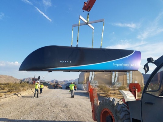 auto Hyperloop One test nosič
