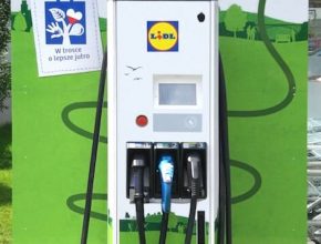 Důležitou součástí smlouvy se společností Lidl je „Drive Care“ – balíček systémů komunikace a řízení nabíjecích stanic.