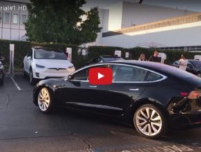 auto elektromobil první vyrobený kus Tesla MOdel 3