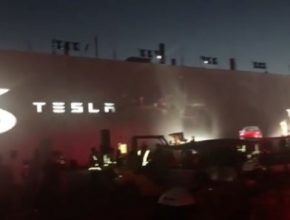 auto elektromobily Tesla Model 3 předání prvních vyrobených kusů u gigatovárny