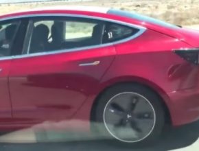 auto elektromobil Tesla Model 3
