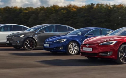 auto elektromobily Tesla Model S a Model X