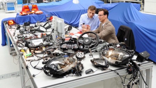 auto kabely zapojení elektronika Volkswagen Wolfsburg