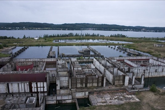 Polsko pohled na nedokončenou jadernou elektrárnu Żarnowiec