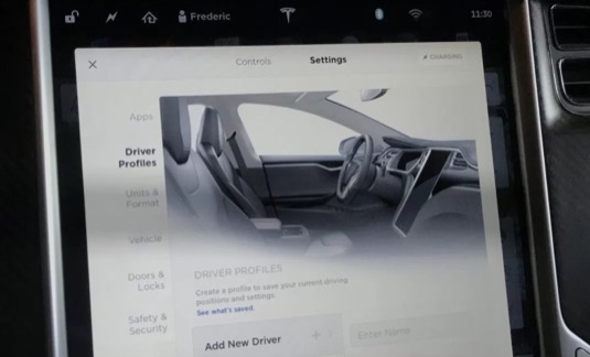 auto elektromobily Tesla profily řidičů