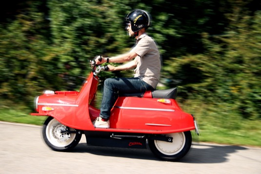 Každá Čezeta je ručně vyráběna pro konkrétního zákazníka a je možné jí personalizovat v online konfigurátoru dostupném na stránkách