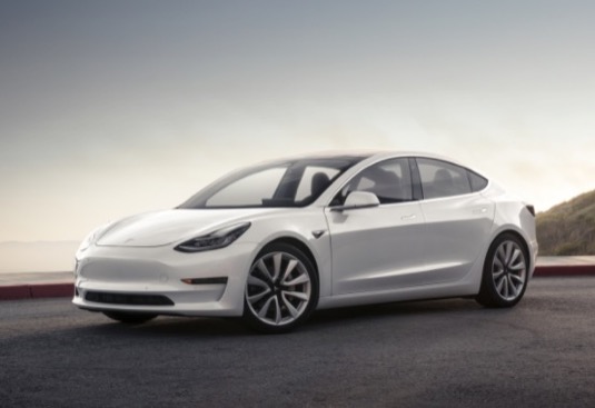 auto elektromobil Tesla Model 3