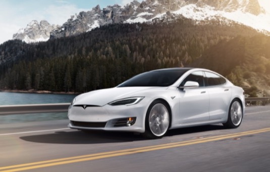 Auto elektromobil Tesla Model S