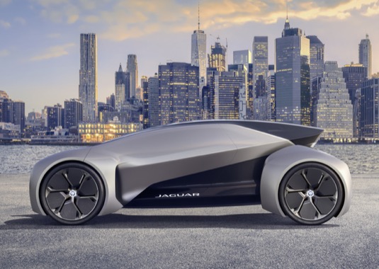 Koncept FUTURE TYPE ukazuje, jak bude podle automobilky Jaguar vypadat sdílený vůz schopný autonomního řízení.