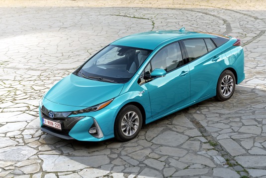auto Toyota Prius plug-in hybrid