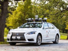 auto Toyota autonomní řízení robotické auto