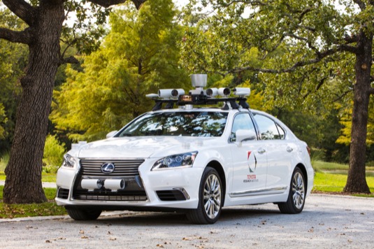 auto Toyota autonomní řízení robotické auto