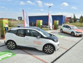 auto rychlodobíjecí stanice Vestec u Prahy ČEZ 2017